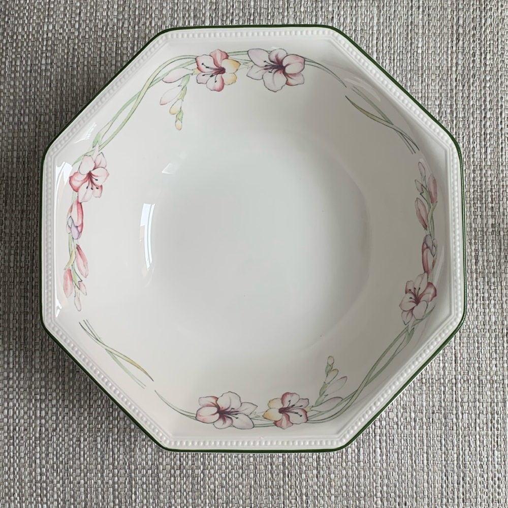 Johnson Brothers UK SANDRINGHAM Serving Bowl